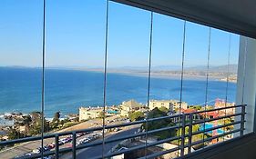 Frente a la playa. Vista al mar.